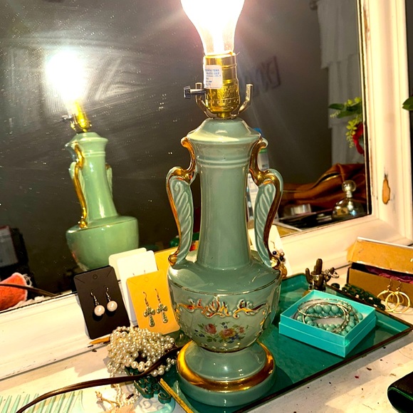 🛋️💡UNDERWRITERS LABORATORIES~ VINTAGE PORTABLE LAMP - Picture 2 of 2